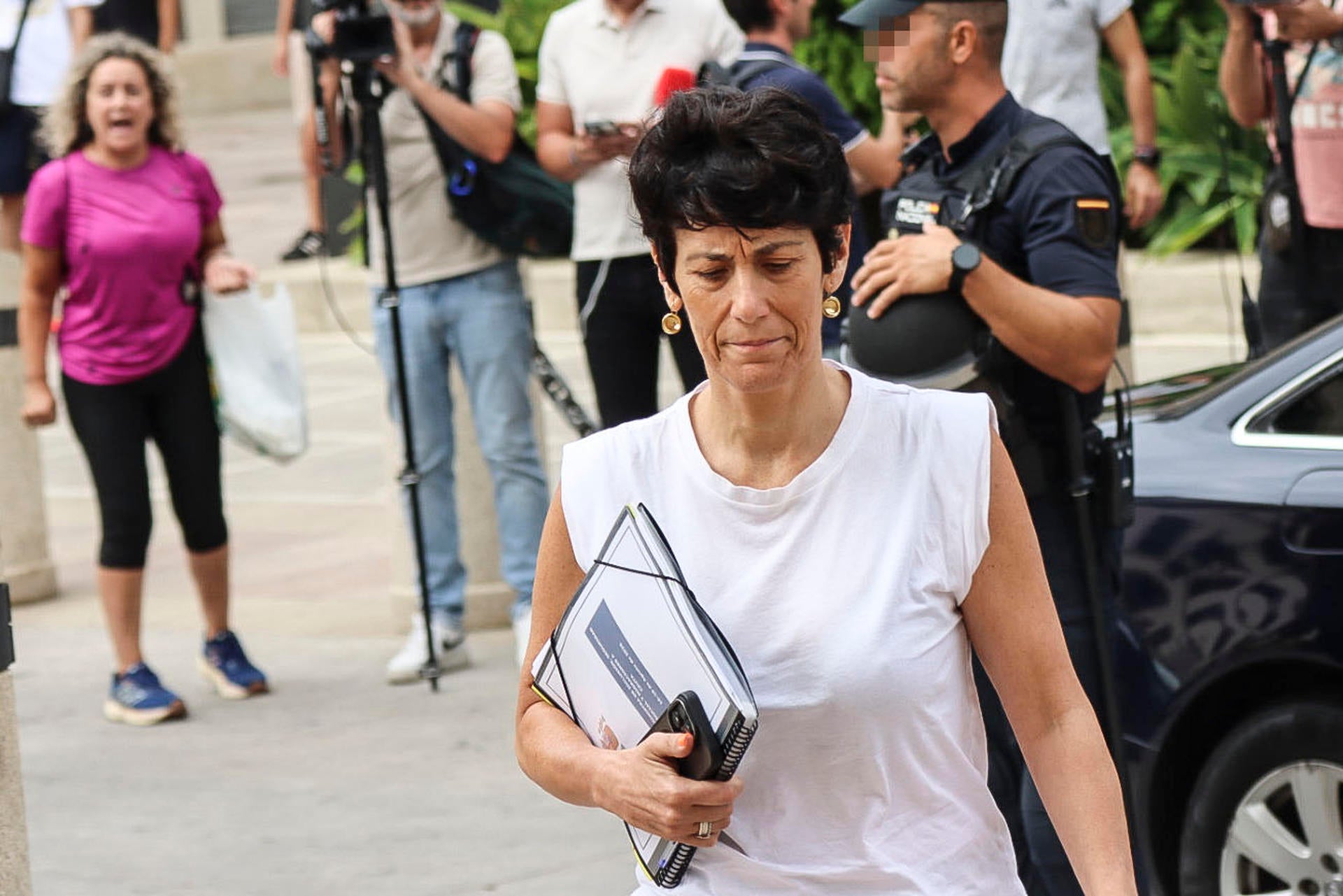 El Gobierno plantea ampliar de 1.500 a 4.000 las plazas de acogida temporal en Ceuta El Gobierno plantea ampliar de 1.500 a 4.000 las plazas de acogida temporal en Ceuta