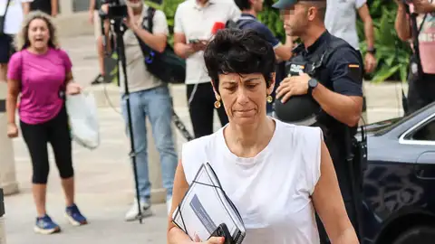 La ministra de Inclusión, Seguridad Social y Migraciones y portavoz del Gobierno, Elma Saiz, a su llegada a una reunión con el presidente de la Ciudad Autónoma de Ceuta, Juan Jesús Vivas Lara La ministra de Inclusión, Seguridad Social y Migraciones y portavoz del Gobierno, Elma Saiz, a su llegada a una reunión con el presidente de la Ciudad Autónoma de Ceuta, Juan Jesús Vivas Lara