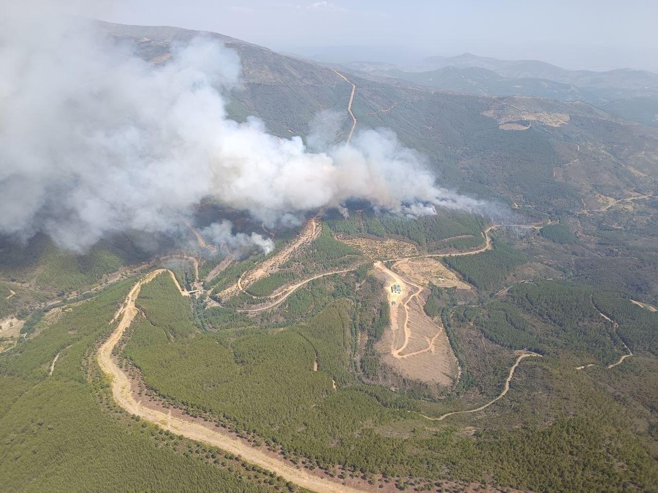 700 evacuados en 9 alquerías debido a un incendio forestal en Las Hurdes 700 evacuados en 9 alquerías debido a un incendio forestal en Las Hurdes