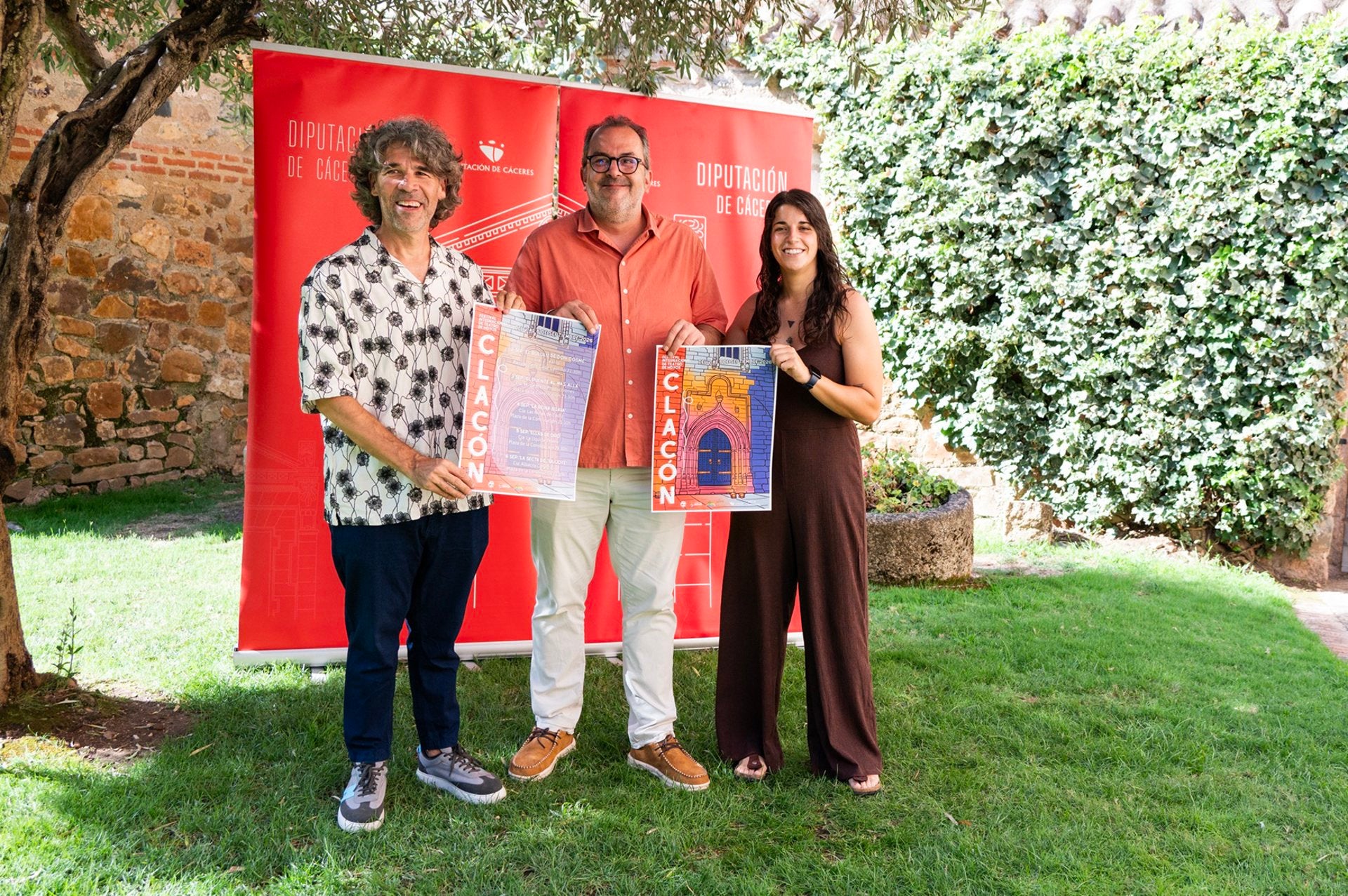 El VIII Festival de Teatro Clacón ofrece en Hoyos del 2 al 6 de septiembre cinco representaciones El VIII Festival de Teatro Clacón ofrece en Hoyos del 2 al 6 de septiembre cinco representaciones