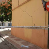 Imagen de archivo de daños producidos en una fachada tras uno de los terremotos en Granada