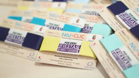El IMEX reparte en Don Benito 2.000 pulseras que alertan ante situaciones de peligro y violencia contra las mujeres El IMEX reparte en Don Benito 2.000 pulseras que alertan ante situaciones de peligro y violencia contra las mujeres