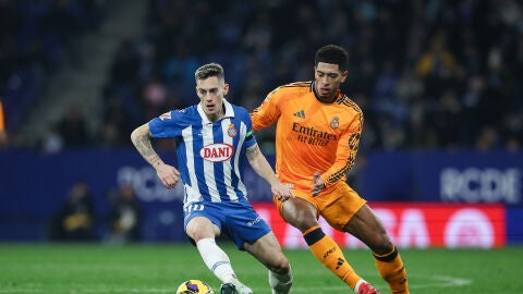 Imagen de archivo de Pol Lozano junto a Bellingham, en un RCD Espanyol - Real Madrid. Imagen de archivo de Pol Lozano junto a Bellingham, en un RCD Espanyol - Real Madrid.