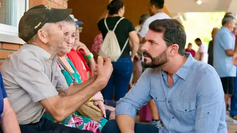 Cotrina ofrece la colaboración del PSOE para afrontar desde la "unidad" la extinción del incendio en Las Hurdes Cotrina ofrece la colaboración del PSOE para afrontar desde la "unidad" la extinción del incendio en Las Hurdes