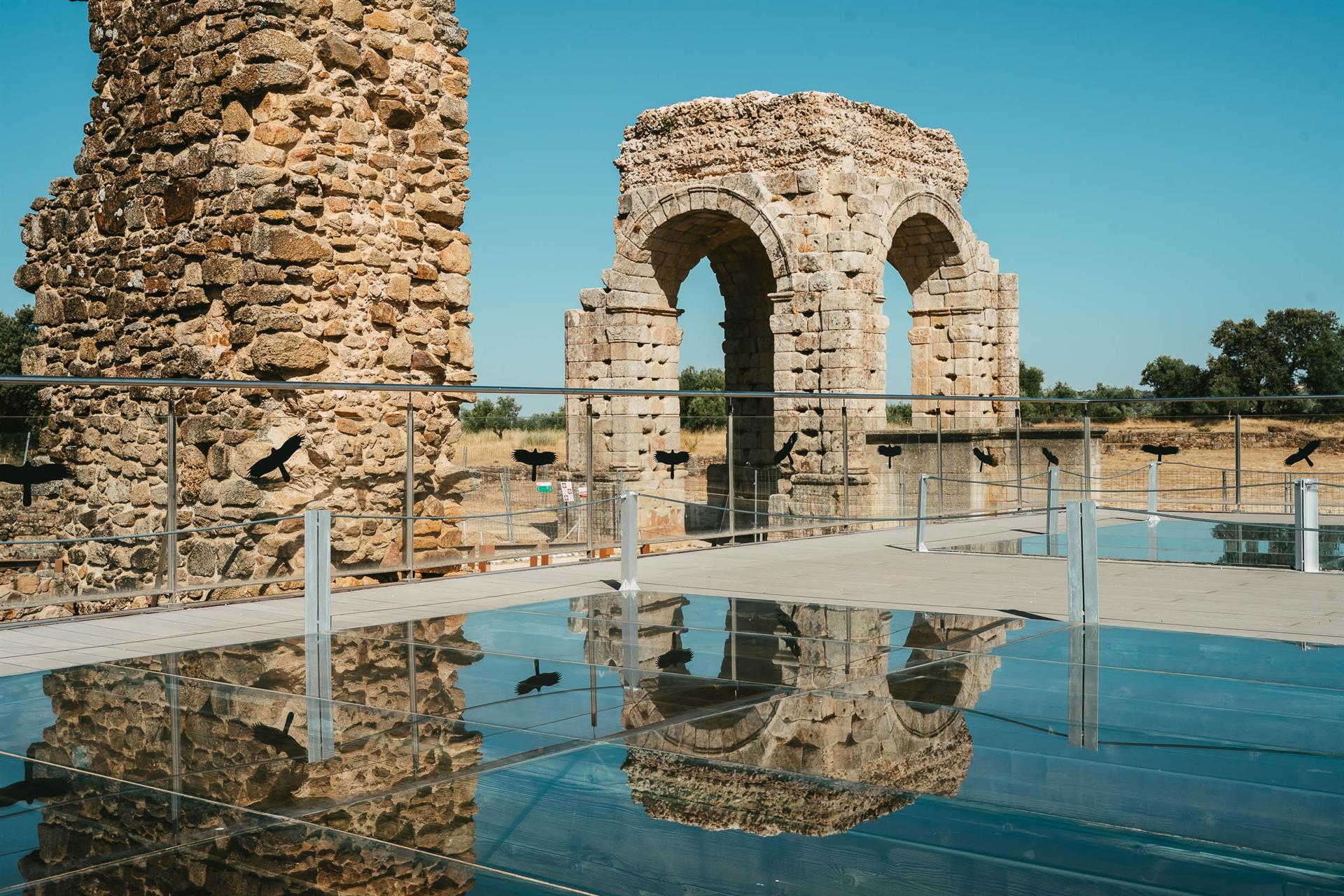 Más de 1.300 personas visitan el Centro de Interpretación de Cáparra tras su reapertura a mediados de julio Más de 1.300 personas visitan el Centro de Interpretación de Cáparra tras su reapertura a mediados de julio