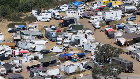 La Guardia Civil concluye el desalojo de la fiesta ilegal en La Granja La Guardia Civil concluye el desalojo de la fiesta ilegal en La Granja