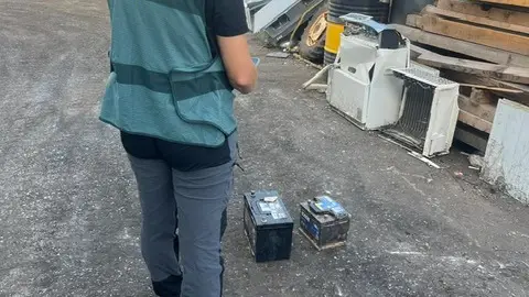 Detenida una mujer por sustraer 70 tapas de alcantarilla en Benicarló y Vinaroz Detenida una mujer por sustraer 70 tapas de alcantarilla en Benicarló y Vinaroz