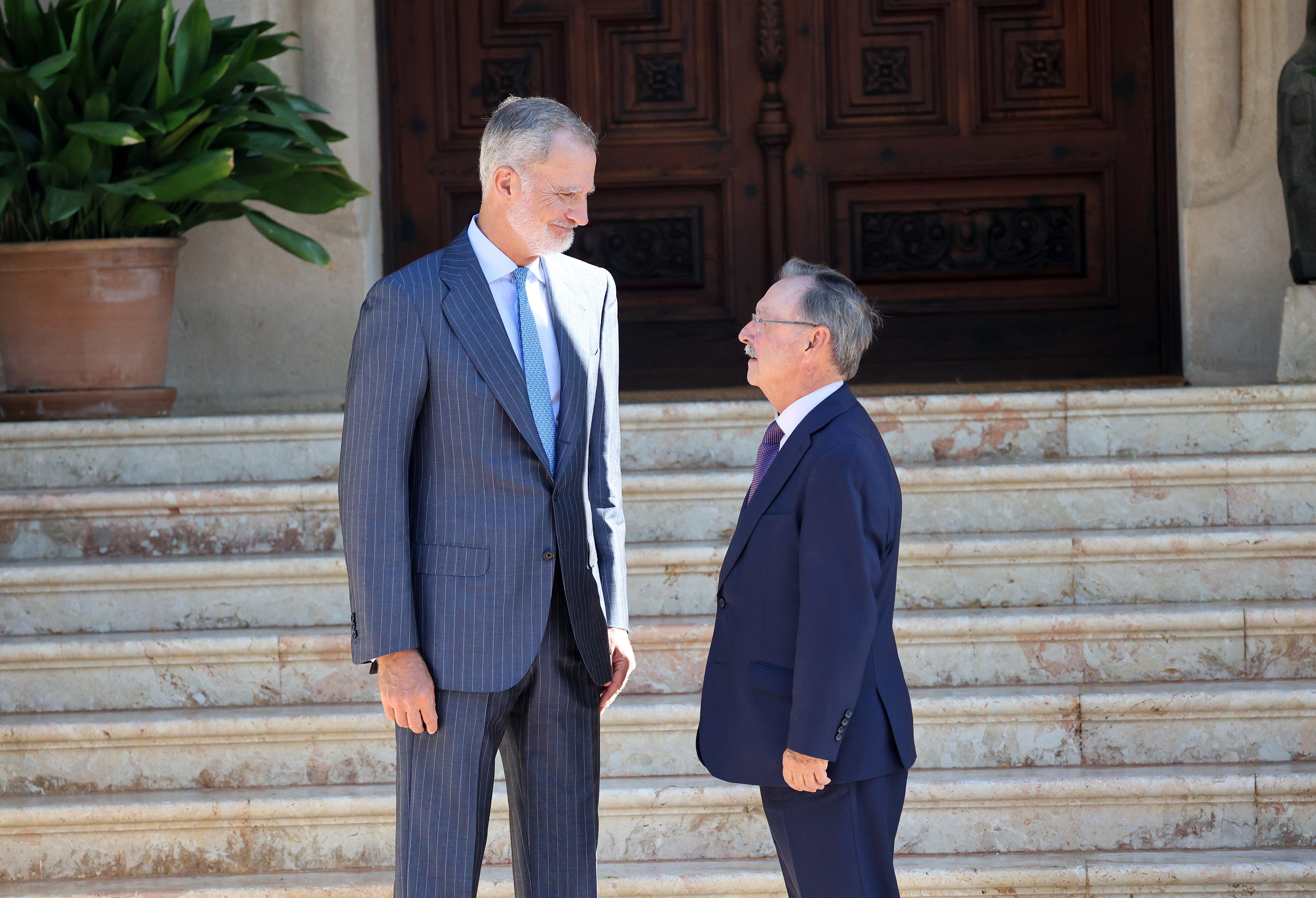 El Rey VI junto a Juan Jesús Vivas Lara, presidente de la Ciudad Autónoma de Ceuta, en el Palacio de Marivent, a 6 de agosto de 2026, en Palma de Mallorca (Islas Baleares, España) El Rey VI junto a Juan Jesús Vivas Lara, presidente de la Ciudad Autónoma de Ceuta, en el Palacio de Marivent, a 6 de agosto de 2026, en Palma de Mallorca (Islas Baleares, España)