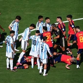 Jugadores de España y Argentina se enzarzan durante la final del Mundial de la FIFA de 2026 Jugadores de España y Argentina se enzarzan durante la final del Mundial de la FIFA de 2026