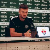 Martín Anselmi, técnico del Elche, en una rueda de prensa.