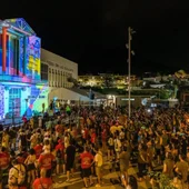 Más de 1.000 festeros participan en la tradicional “arreplegà de barraques» que marca el inicio de las Fiestas Patronales de Finestrat Más de 1.000 festeros participan en la tradicional “arreplegà de barraques» que marca el inicio de las Fiestas Patronales de Finestrat