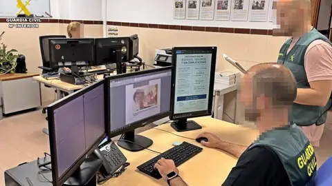 Ocho investigados por una estafa de más de 75.000 euros en Berlanga con falsos préstamos "online" Ocho investigados por una estafa de más de 75.000 euros en Berlanga con falsos préstamos "online"
