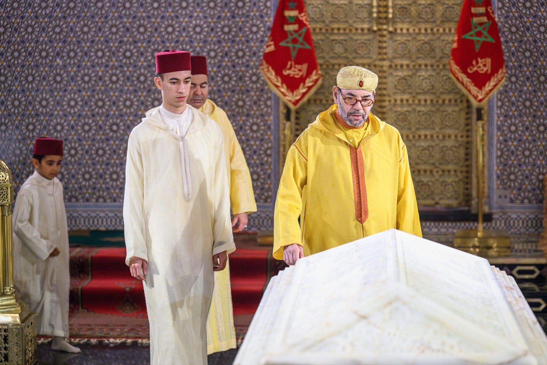 El rey Mohamed VI de Marruecos y su heredero, el príncipe Moulay Hasán El rey Mohamed VI de Marruecos y su heredero, el príncipe Moulay Hasán