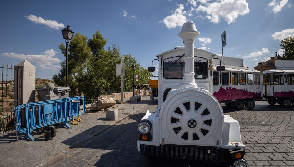 Imágenes del tren turístico que ha atropellado a un hombre en Toledo