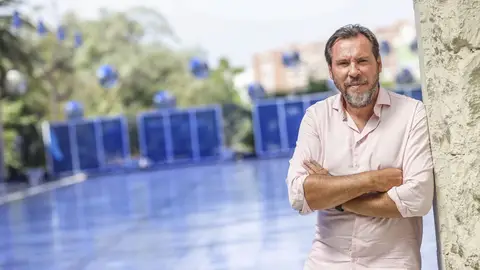 El ministro de Transportes, Óscar Puente, durante la sesión de fotos para la entrevista con Europa Press El ministro de Transportes, Óscar Puente, durante la sesión de fotos para la entrevista con Europa Press