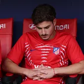 El delantero argentino del Atlético de Madrid, Julián Álvarez, en el banquillo momentos antes del partido de LaLiga entre el Atlético de Madrid y el Villarreal El delantero argentino del Atlético de Madrid, Julián Álvarez, en el banquillo momentos antes del partido de LaLiga entre el Atlético de Madrid y el Villarreal