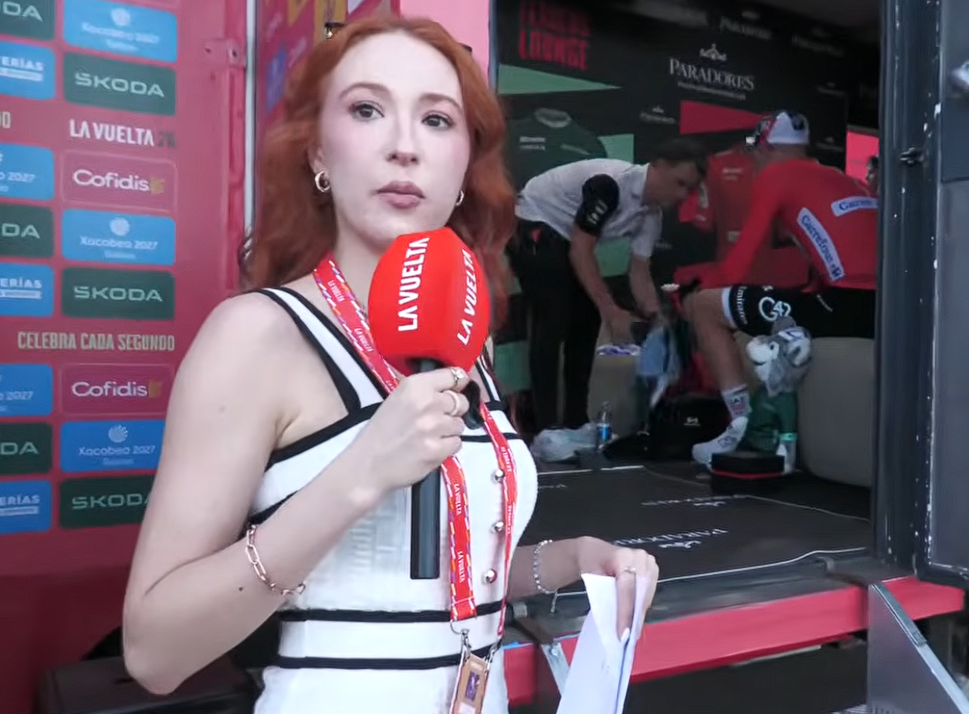 La Vuelta pone límites a la influencer Erola Jones tras sus polémicas entrevistas a los ciclistas La Vuelta pone límites a la influencer Erola Jones tras sus polémicas entrevistas a los ciclistas