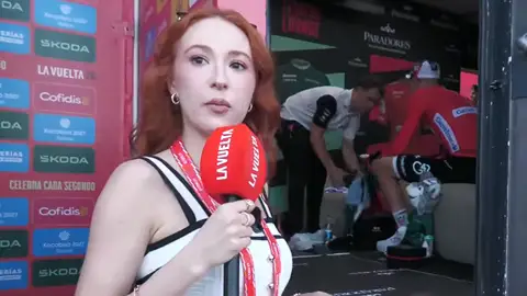 La Vuelta pone límites a la influencer Erola Jones tras sus polémicas entrevistas a los ciclistas La Vuelta pone límites a la influencer Erola Jones tras sus polémicas entrevistas a los ciclistas / La Vuelta