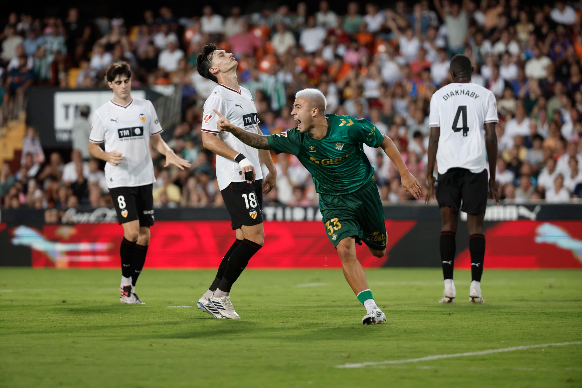 Pablo García y Valles (otra vez) dan tres puntazos al Betis para el pleno Pablo García y Valles (otra vez) dan tres puntazos al Betis para el pleno
