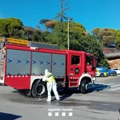 Los Agents Rurals desinfectan un camión de bomberos por el alto riesgo de peste porcina africana en el incendio de Collserola Los Agents Rurals desinfectan un camión de bomberos por el alto riesgo de peste porcina africana en el incendio de Collserola