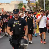 Varios cientos de vecinos de Ceuta han trasladado este martes hasta la plaza de los Reyes, frente a la Delegación del Gobierno de Ceuta Varios cientos de vecinos de Ceuta han trasladado este martes hasta la plaza de los Reyes, frente a la Delegación del Gobierno de Ceuta