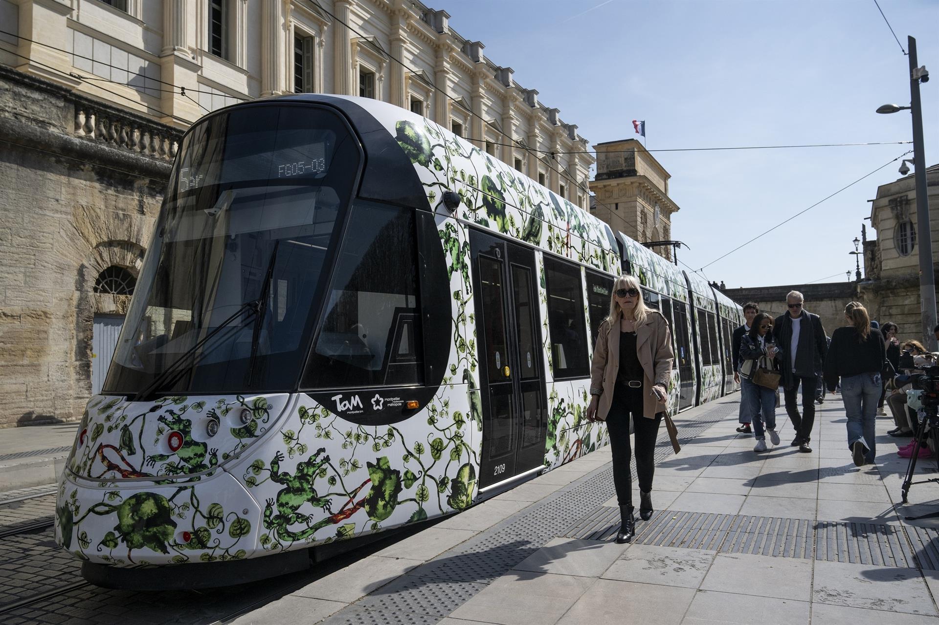 CAF se adjudica el suministro de 15 unidades tren-tram para Île-de-France Mobilités por 150 millones CAF se adjudica el suministro de 15 unidades tren-tram para Île-de-France Mobilités por 150 millones