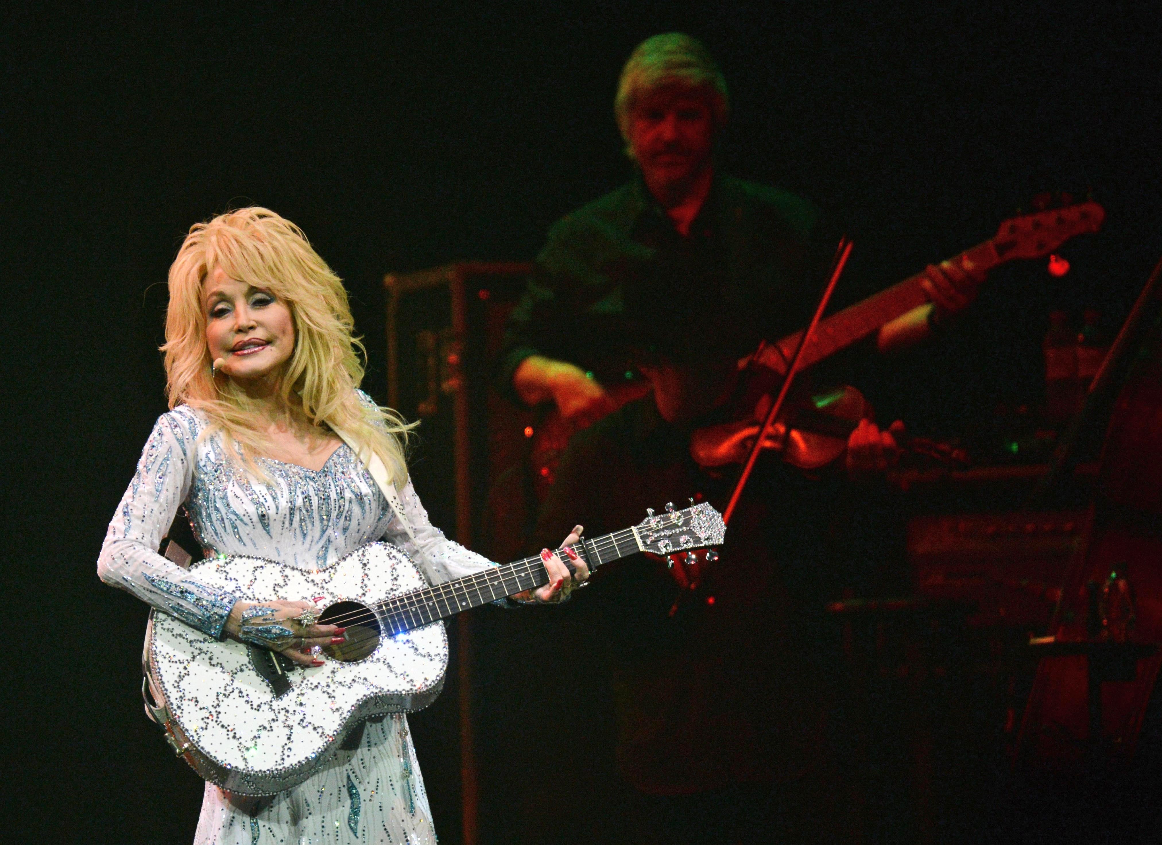 El legado de Dolly Parton: el impacto en el country y su huella en Miley Cyrus El legado de Dolly Parton: el impacto en el country y su huella en Miley Cyrus