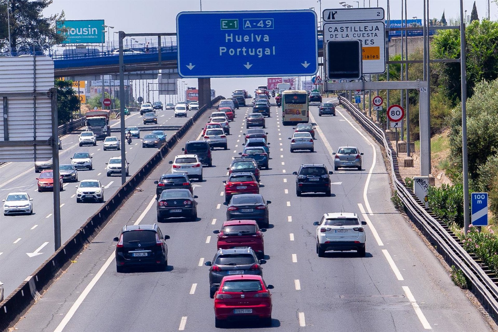 Más de 1.700 conductores multados por exceso de velocidad en la provincia de Sevilla Más de 1.700 conductores multados por exceso de velocidad en la provincia de Sevilla