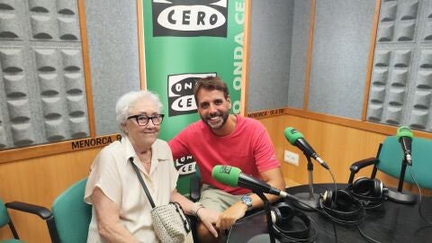 Paquita Seguí y Carlos Roca en los estudios de Onda Cero. Paquita Seguí y Carlos Roca en los estudios de Onda Cero.