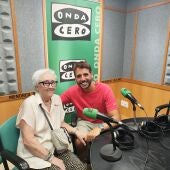 Paquita Seguí y Carlos Roca en los estudios de Onda Cero.