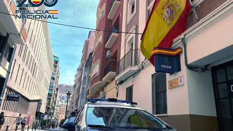 La Policía Nacional arresta en Alicante al gerente de una empresa tras simular un robo con violencia en su propia oficina La Policía Nacional arresta en Alicante al gerente de una empresa tras simular un robo con violencia en su propia oficina