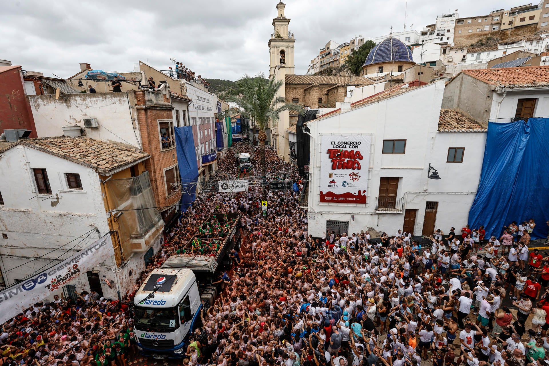 “Con ganas de acabar manchado hasta arriba de tomate”: Así arranca la Tomatina 2026 episode artwork