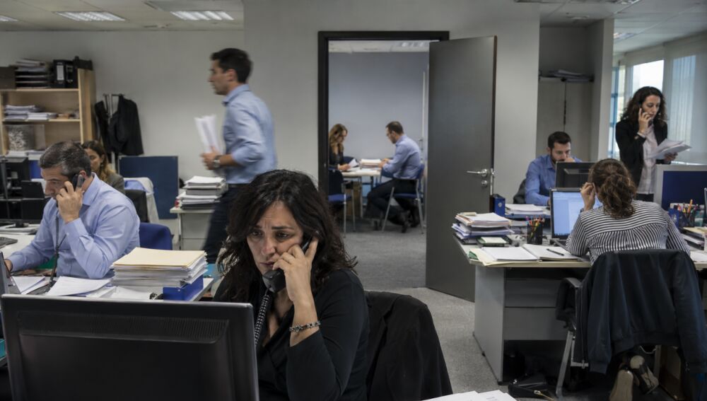 Una oficina a ple rendiment el dia de la tornada de les vacances