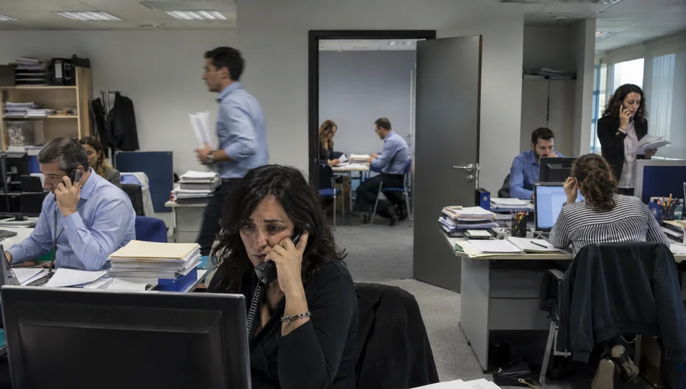 Una oficina a ple rendiment el dia de la tornada de les vacances Una oficina a ple rendiment el dia de la tornada de les vacances
