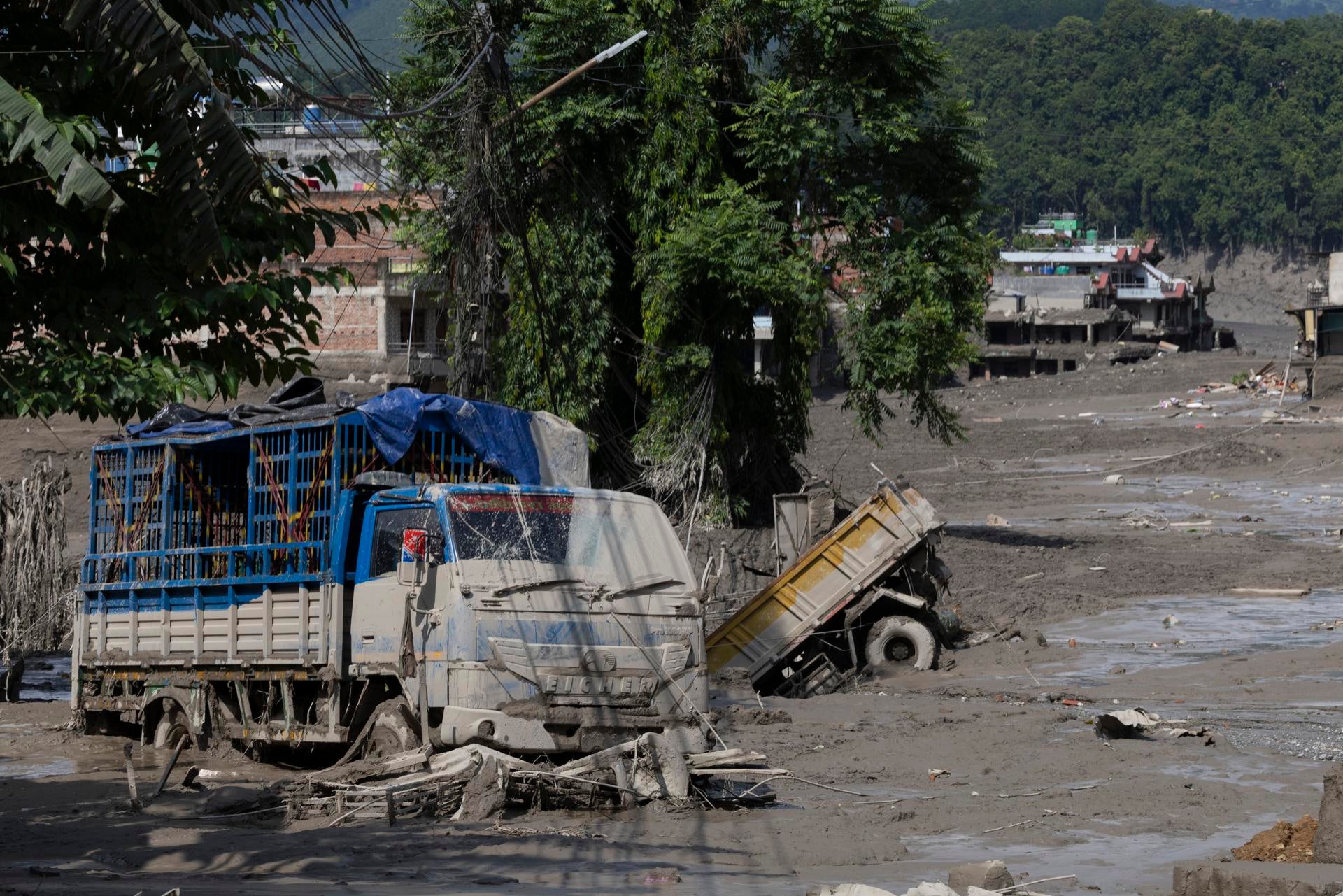 Las aguas de la inundación arrasan Trishuli Bazar tras una riada repentina, en el distrito de Nuwakot, Nepal, el 26 de agosto de 2026. Las aguas de la inundación arrasan Trishuli Bazar tras una riada repentina, en el distrito de Nuwakot, Nepal, el 26 de agosto de 2026.