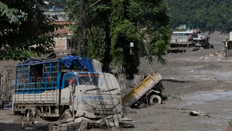 Las aguas de la inundación arrasan Trishuli Bazar tras una riada repentina, en el distrito de Nuwakot, Nepal, el 26 de agosto de 2026. Las aguas de la inundación arrasan Trishuli Bazar tras una riada repentina, en el distrito de Nuwakot, Nepal, el 26 de agosto de 2026.