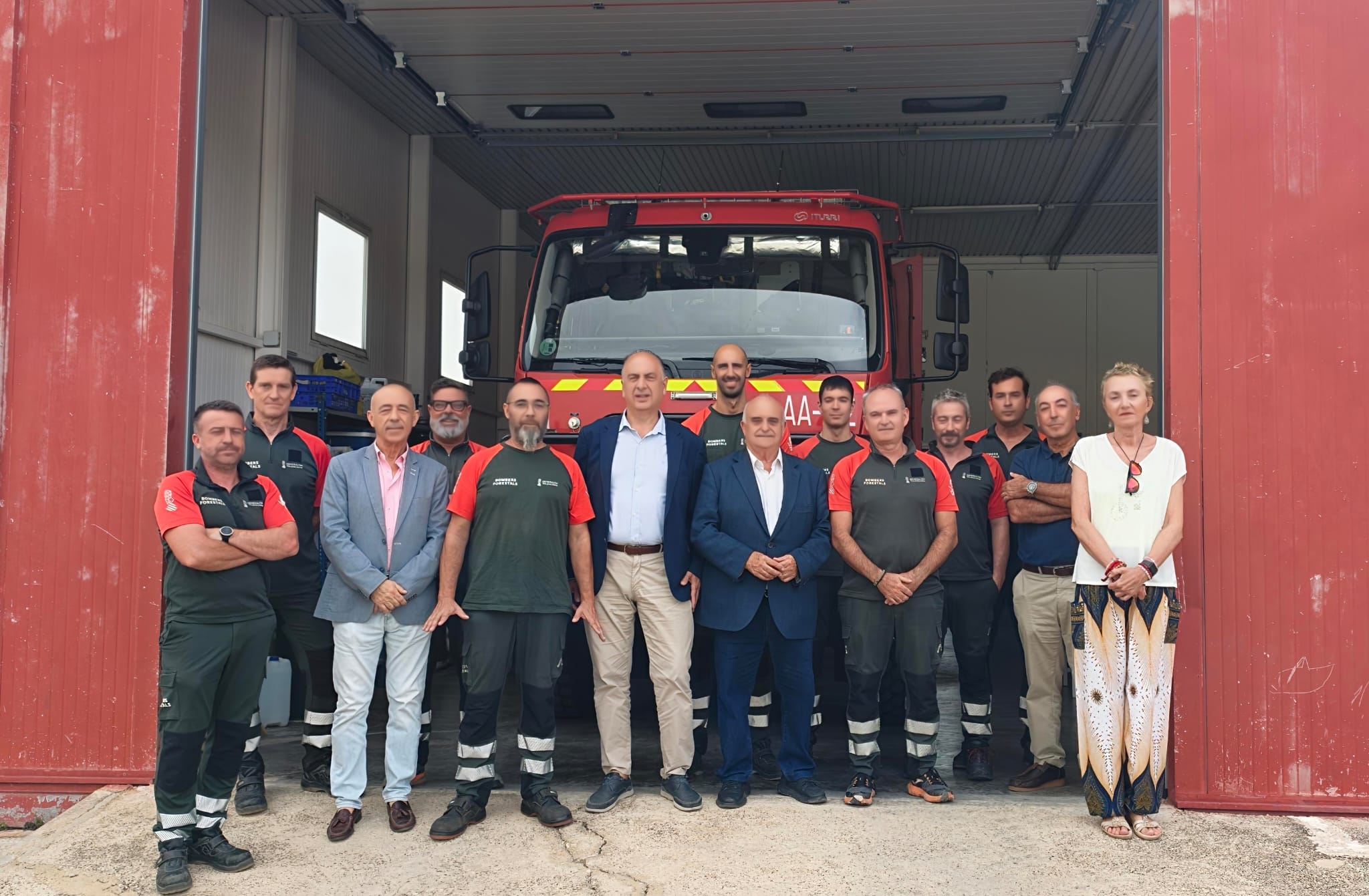 El conseller de Emergencias visita el retén de Bomberos Forestales de Callosa d’en Sarrià El conseller de Emergencias visita el retén de Bomberos Forestales de Callosa d’en Sarrià
