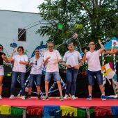 Imagen de archivo de una clausura de escuelas de verano de Amadiba
