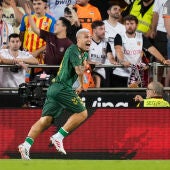 Pablo García celebra el gol de la victoria del Betis en Mestalla
