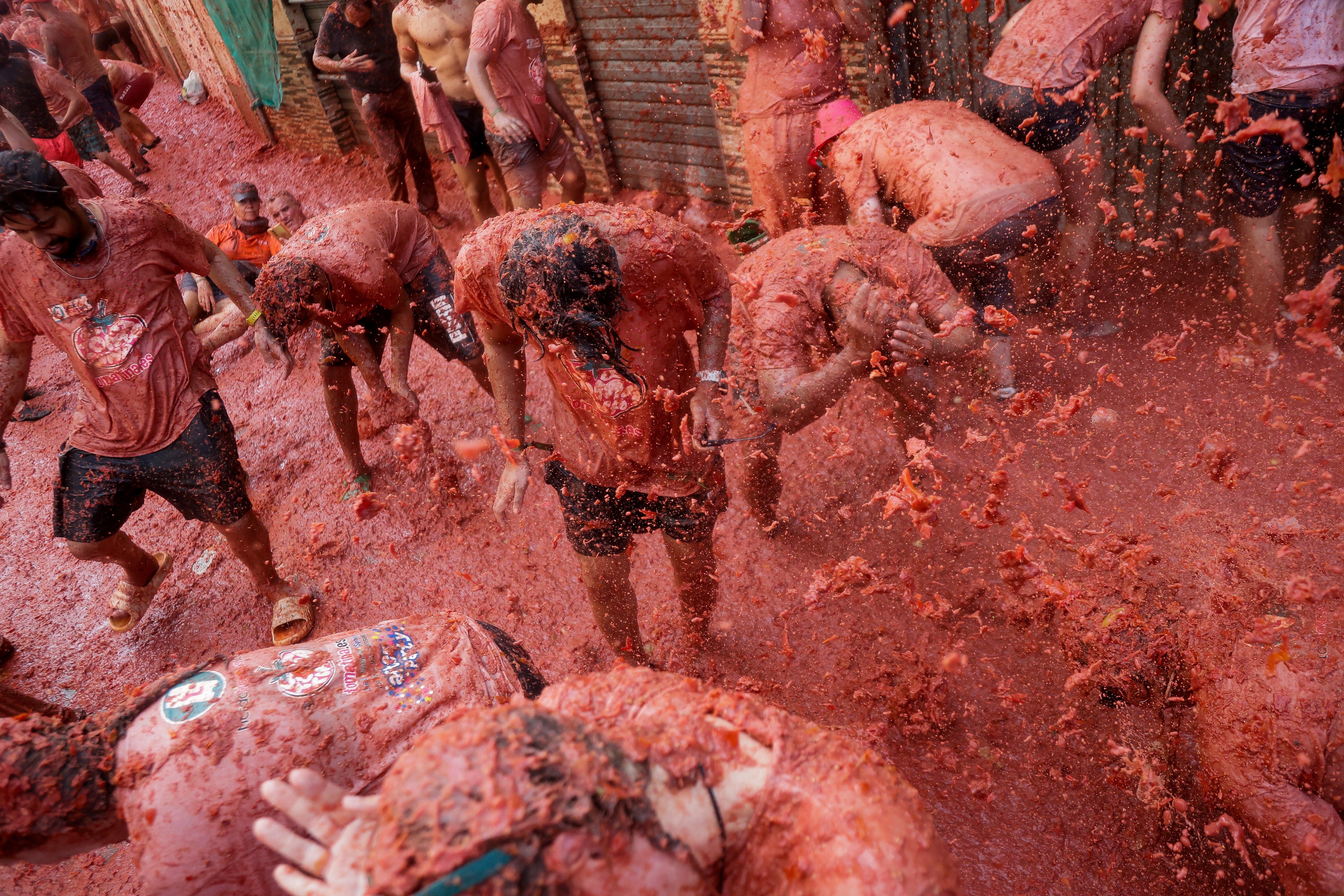 La historia de La Tomatina: la pelea de 1945 que acabó convirtiendo a Buñol en una batalla de 150.000 kilos de tomates La historia de La Tomatina: la pelea de 1945 que acabó convirtiendo a Buñol en una batalla de 150.000 kilos de tomates