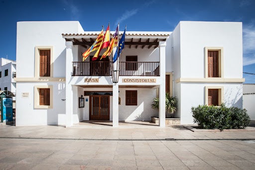 La clase política de Formentera se une para exigir soluciones a Endesa y al Govern balear por los continuos apagones en la isla La clase política de Formentera se une para exigir soluciones a Endesa y al Govern balear por los continuos apagones en la isla
