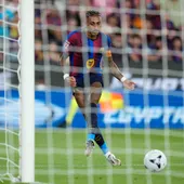 El delantero del FC Barcelona Raphinha marca su gol durante el partido de la primera jornada de LaLiga que FC Barcelona y Athletic Club de Bilbao disputan este jueves en el Camp Nou. El delantero del FC Barcelona Raphinha marca su gol durante el partido de la primera jornada de LaLiga que FC Barcelona y Athletic Club de Bilbao disputan este jueves en el Camp Nou.