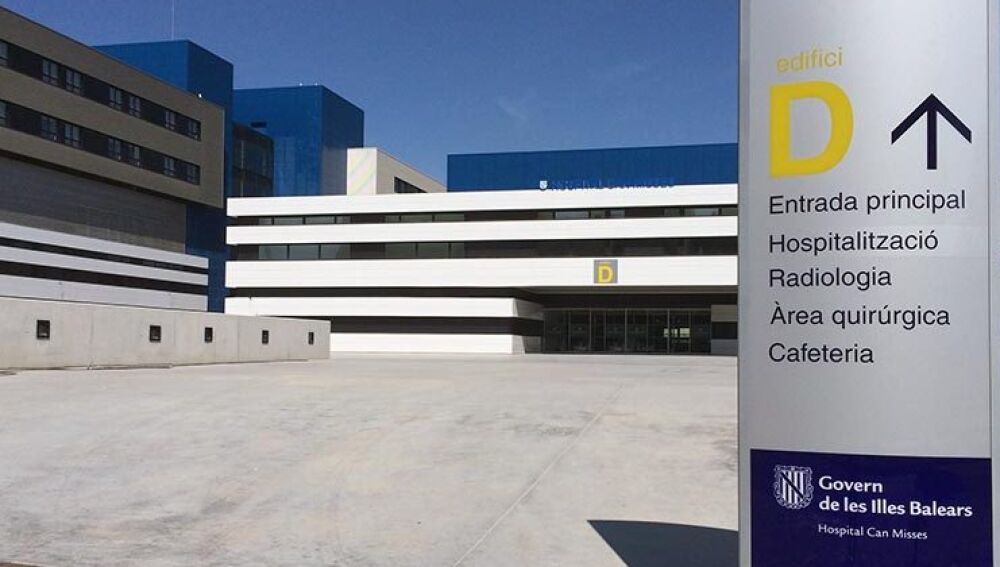 Vista de la entrada del Hospital Can Misses de Ibiza