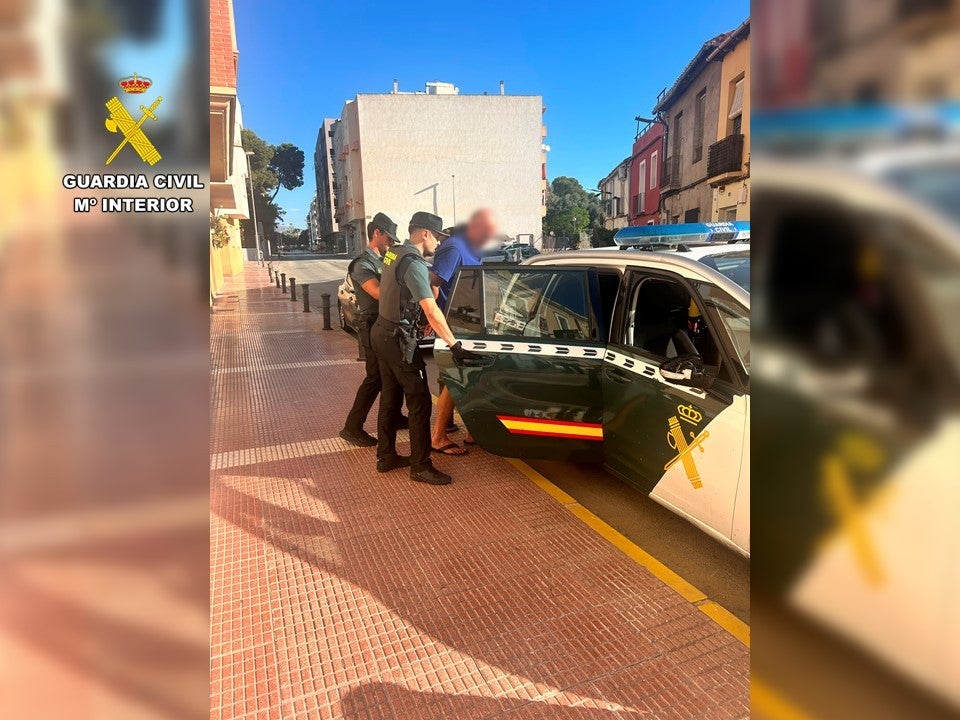 Detenido por robar joyas y dinero en las casas en venta que visitaba haciéndose pasar por un comprador Detenido por robar joyas y dinero en las casas en venta que visitaba haciéndose pasar por un comprador