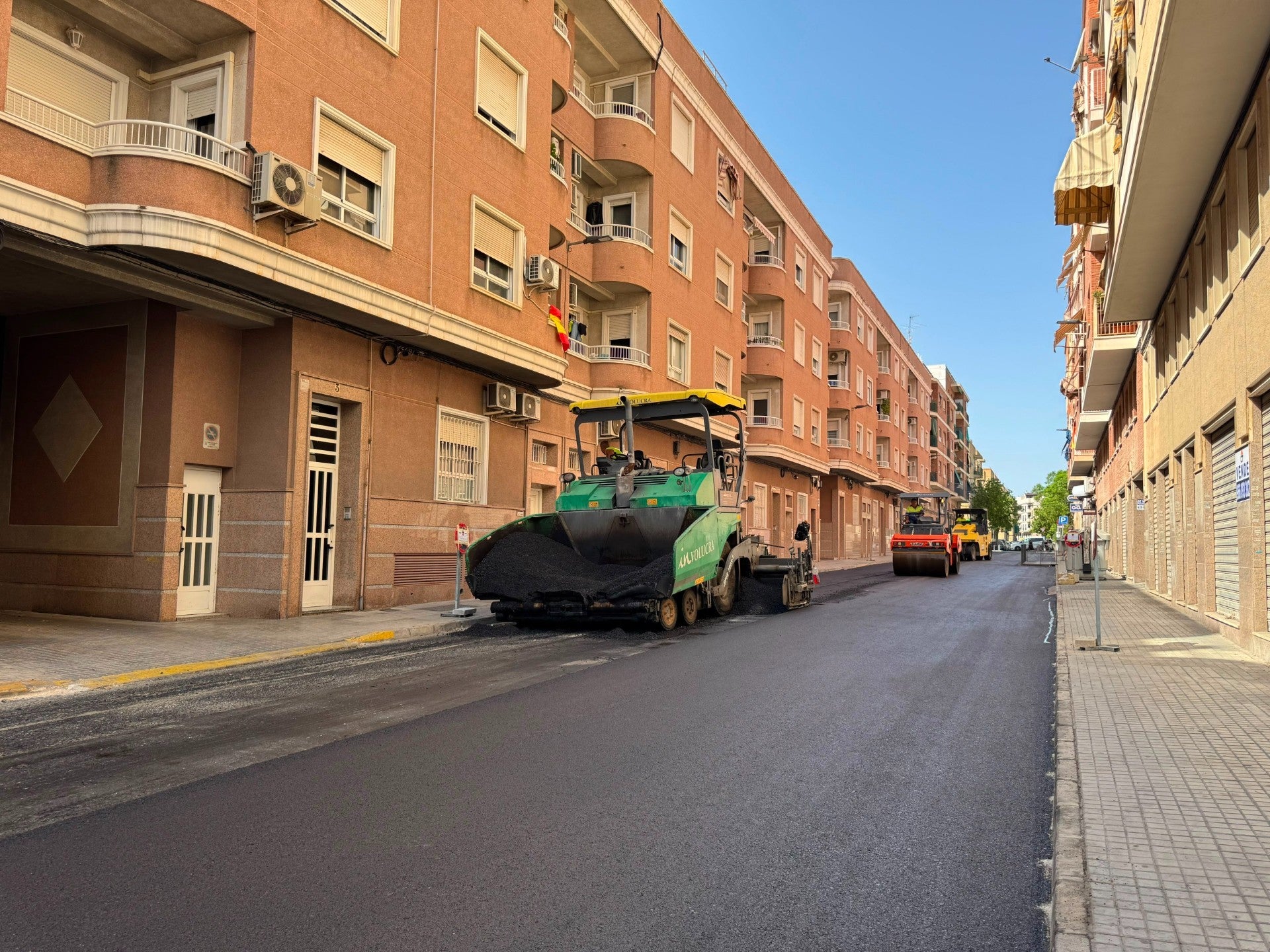 El Plan de Asfaltado en Elche actúa en Carrús y continuará en Perleta El Plan de Asfaltado en Elche actúa en Carrús y continuará en Perleta