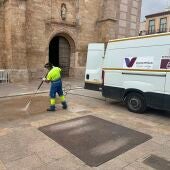 Demostración de un equipo de limpieza 