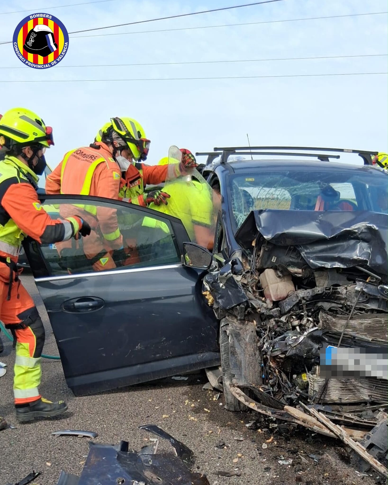 Excarcelan a dos personas tras sufrir un accidente de tráfico en la CV-500 en Sueca Excarcelan a dos personas tras sufrir un accidente de tráfico en la CV-500 en Sueca
