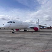 Un Embraer 190 estrena la nueva Base de Mantenimiento en Línea de Aeronaves del Aeropuerto de León
