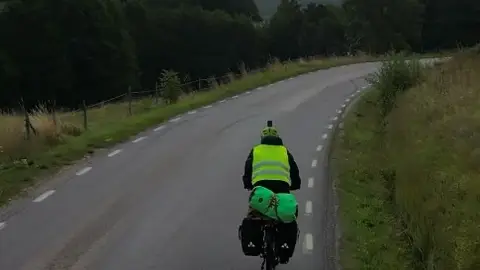 De Oslo a León en bicicleta eléctrica: 3.300 kilómetros, 33 días y una sola meta De Oslo a León en bicicleta eléctrica: 3.300 kilómetros, 33 días y una sola meta