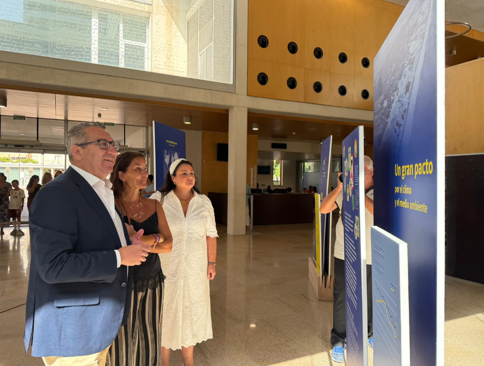 La Generalitat destaca el liderazgo europeo de Benidorm durante la clausura de la exposición por los 40 años de España en la UE La Generalitat destaca el liderazgo europeo de Benidorm durante la clausura de la exposición por los 40 años de España en la UE